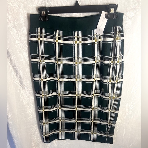 NEW YORK & COMPANY Velvet Green Sweater Skirt Set - Picture 3 of 5